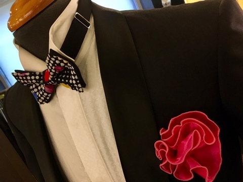 ポケットチーフの形や挿し方でオシャレ タキシード 燕尾服 フォーマル専門店ノービアノービオのブログ ポケットチーフの形や挿し方でオシャレ タキシード 燕尾服 フォーマル専門店ノービアノービオのブログ